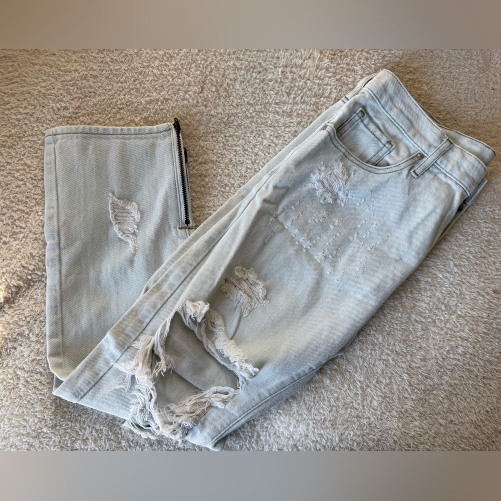 Kendall & Kylie Light Blue Distressed Ankle Jeans